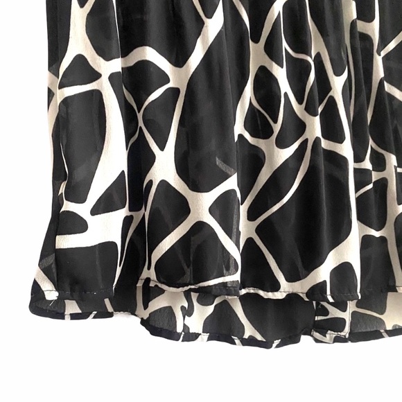 ⭐️ Pretty animal graphic print top, stretchy - Picture 7 of 16